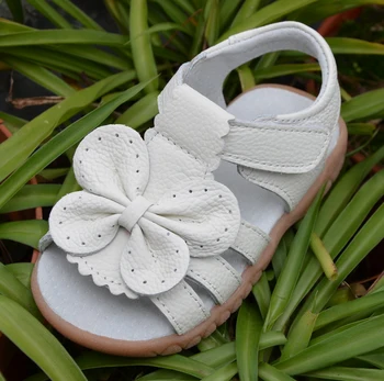 2019 naujus natūralios odos sandalai mergaitėms baltos vasaros walker batai su drugelio antislip vienintelis vaikai bamblys 12.3-18.3 vidpadis