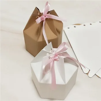30pcs/daug kraftpopieris šešiakampe kartoninė pakuotė, saldainių dėžutė dovanų Papuošalų dėžutė su pink ribbon 6.8*9.5 cm