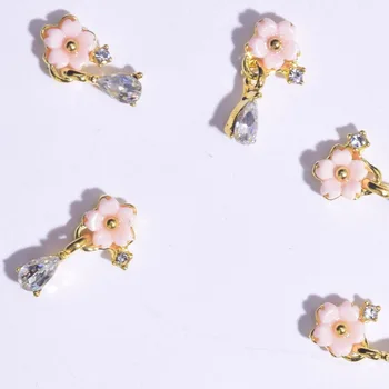 50Pcs/pak Dervos Gėlių Dizainas kalnų krištolas Kristalų Dekoracija Nagai Metalo Lydinio Nagų Papuošalai Pakabukai Manikiūro 3D Nagų Dailė 