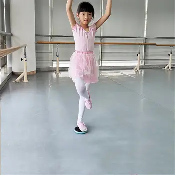 Baleto Sukant Diską Gimnastika Tekinimo Valdybos Baleto Šokėja Sukama Mokymo ir Dailiojo Čiuožimo Vertikaliai Nugaros Pratimas