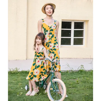 Korėjos Vasaros Motina Dukra Geltonos Suknelės Rankovių Gėlių Šeima Atrodo Mamytė ir Man Drabužius Šeimos Atitikimo T Marškinėliai Kelnės