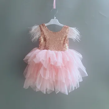 Naujas blizgančiais kūdikių plunksnų suknelę 1-ojo gimtadienio bamblys merginos rosa aukso plazdėjimas Rankovių vasaros suknelė vaikai tutu drabužiai