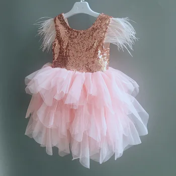 Naujas blizgančiais kūdikių plunksnų suknelę 1-ojo gimtadienio bamblys merginos rosa aukso plazdėjimas Rankovių vasaros suknelė vaikai tutu drabužiai