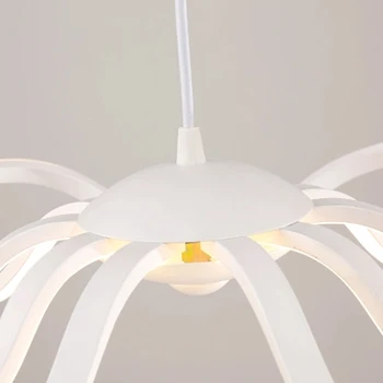 Paprasta kūrybos kambarį lempos baltos spalvos akrilo meno gėlių formos LED apšvietimas Šiaurės liustra