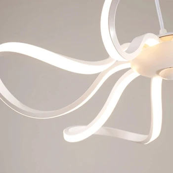 Paprasta kūrybos kambarį lempos baltos spalvos akrilo meno gėlių formos LED apšvietimas Šiaurės liustra