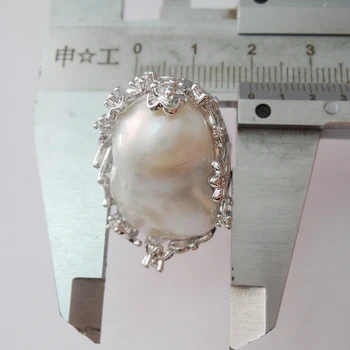 POBŪDŽIO GĖLAVANDENIŲ PERLŲ ŽIEDAS, didelis baroko formos perlų žiedas .20 x 30 mm pearl