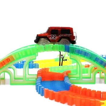 Shineheng Žėrintis Lenktynių Trasoje Rinkiniai Lenkimo Lankstus Stunt Kelių Asamblėjos Žaislas Plastiko Sankryža/Tunelis/Arch Bridge/led Automobiliams